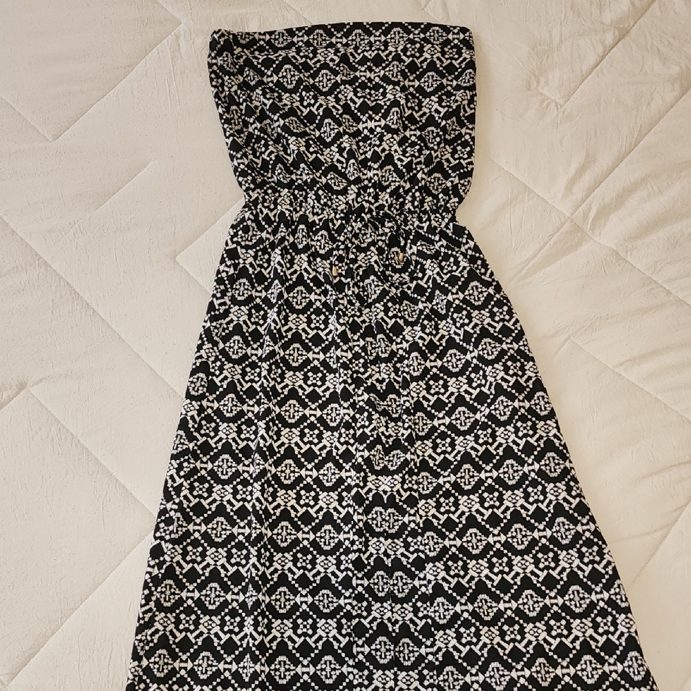 Xhilaration Black and White Strapless Dress